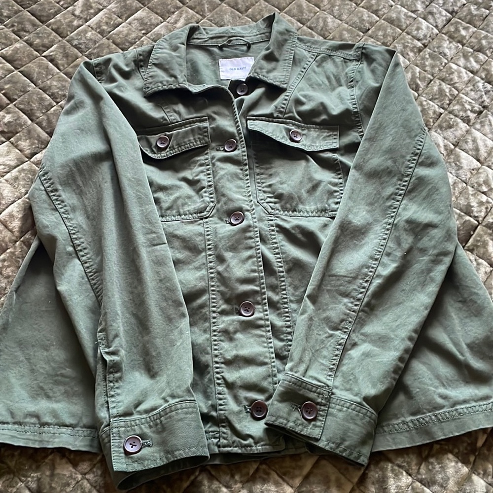 Old navy green shirt